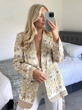 Magaschoni paisley print linen blazer.  Beautiful vibrant colors.  Small/petite